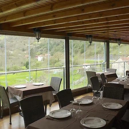 Hostal Monte Rio Trescares